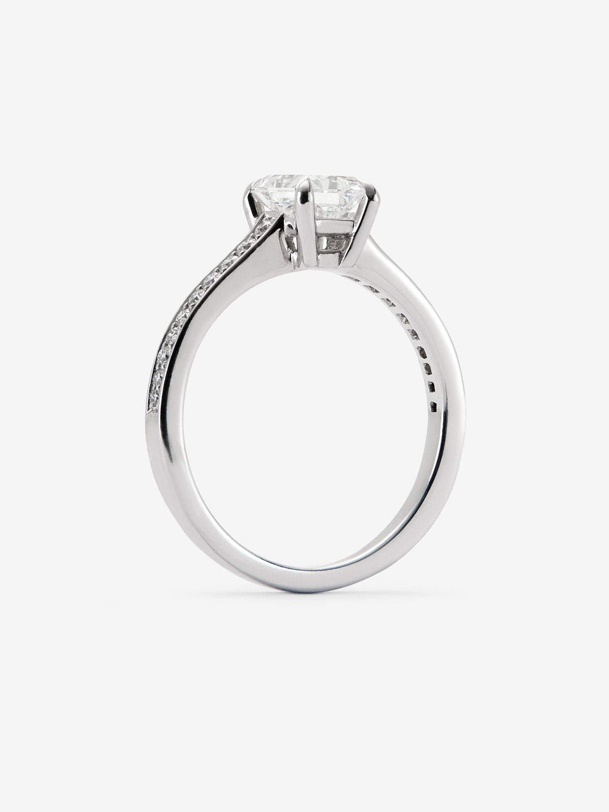 18K white gold solitaire engagement ring with diamond