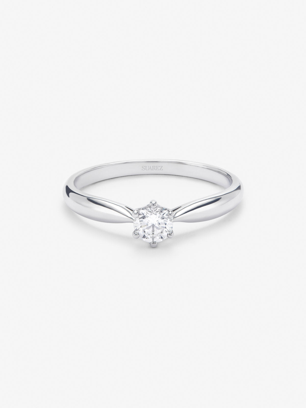 Anillo solitario 3006 de oro blanco de 18K con diamante en talla brillante de 0,20 cts