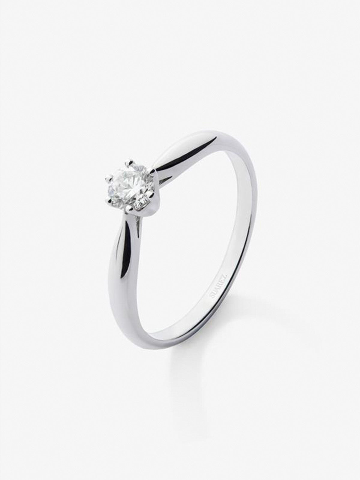 Anillo solitario 3006 de oro blanco de 18K con diamante en talla brillante de 0,20 cts