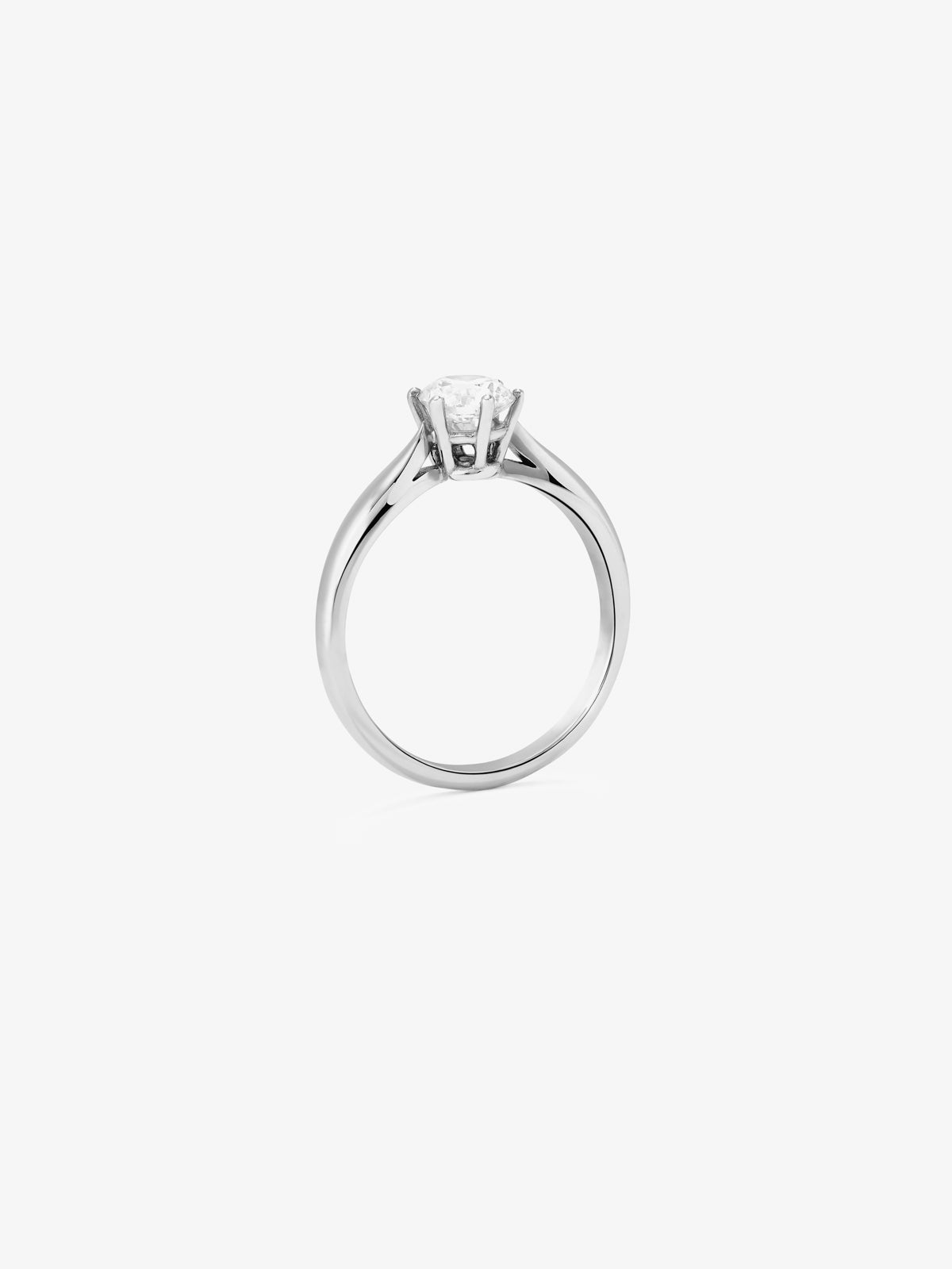 Anillo solitario 3006 de oro blanco de 18K con diamante en talla brillante de 0,4 cts