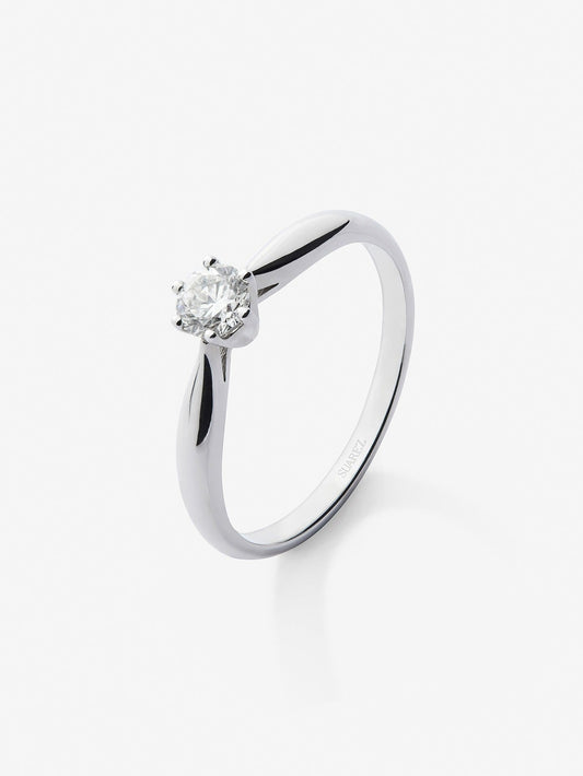 Anillo solitario de oro blanco de 18K con diamante en talla brillante de 0,5 cts