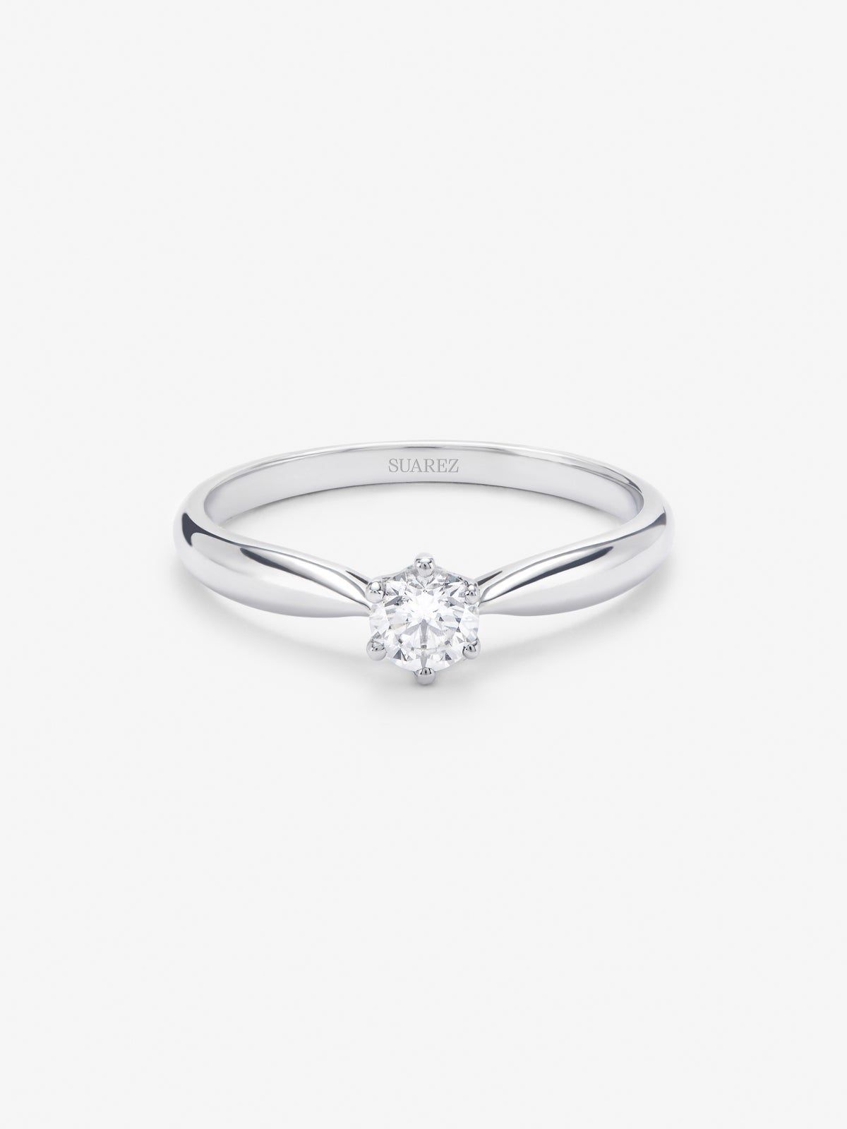Anillo solitario de oro blanco de 18K con diamante en talla brillante de 0,2 cts