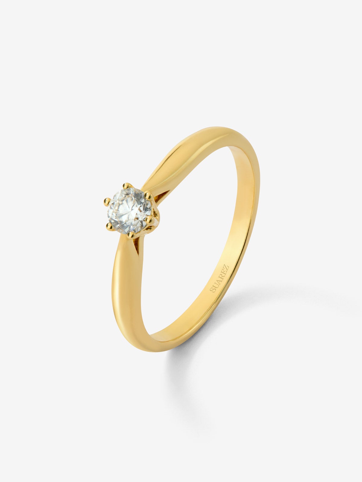 Anillo solitario de oro amarillo de 18K con diamante en talla brillante de 0,2 cts