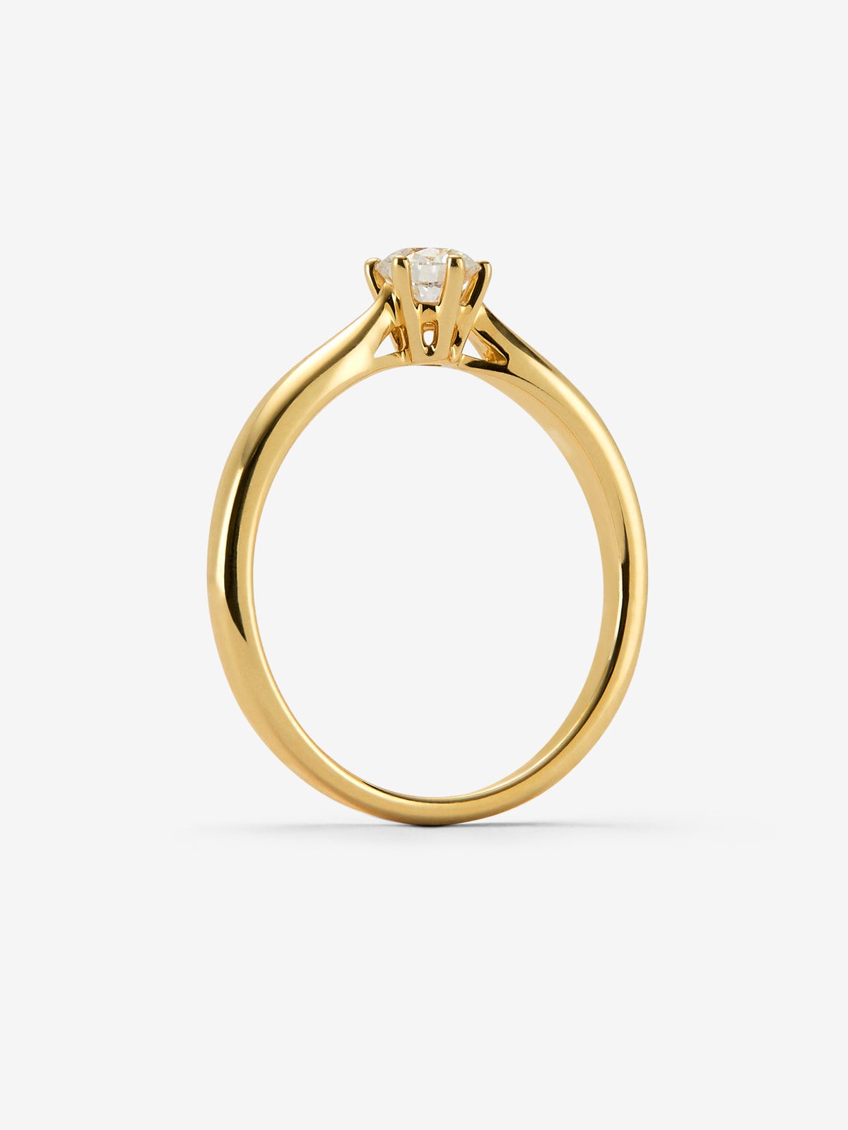 Anillo solitario de oro amarillo de 18K con diamante en talla brillante de 0,25 cts