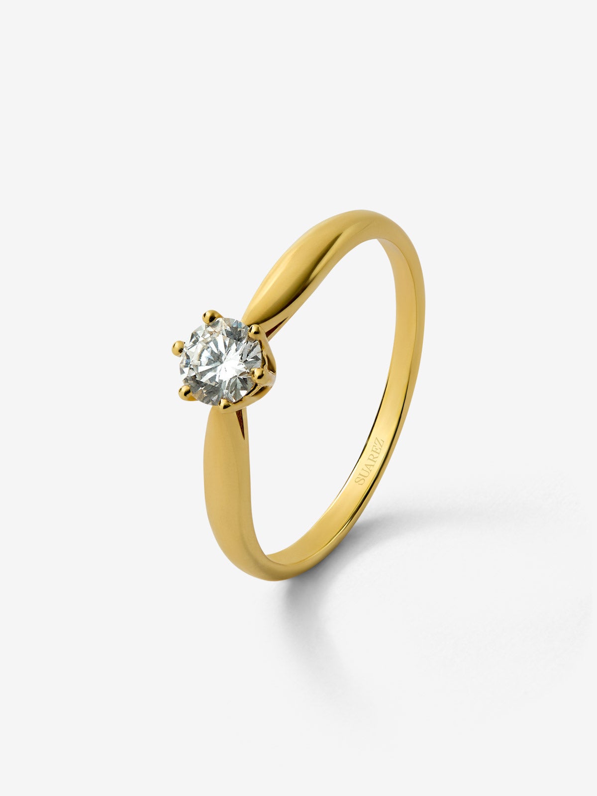 Anillo solitario de oro amarillo de 18K con diamante en talla brillante de 0,2 cts
