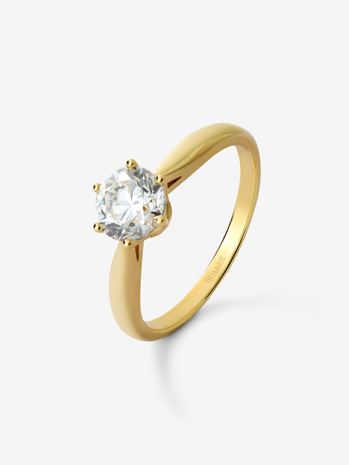 Anillo solitario 3006 de oro amarillo de 18K con diamante en talla brillante de 1 cts