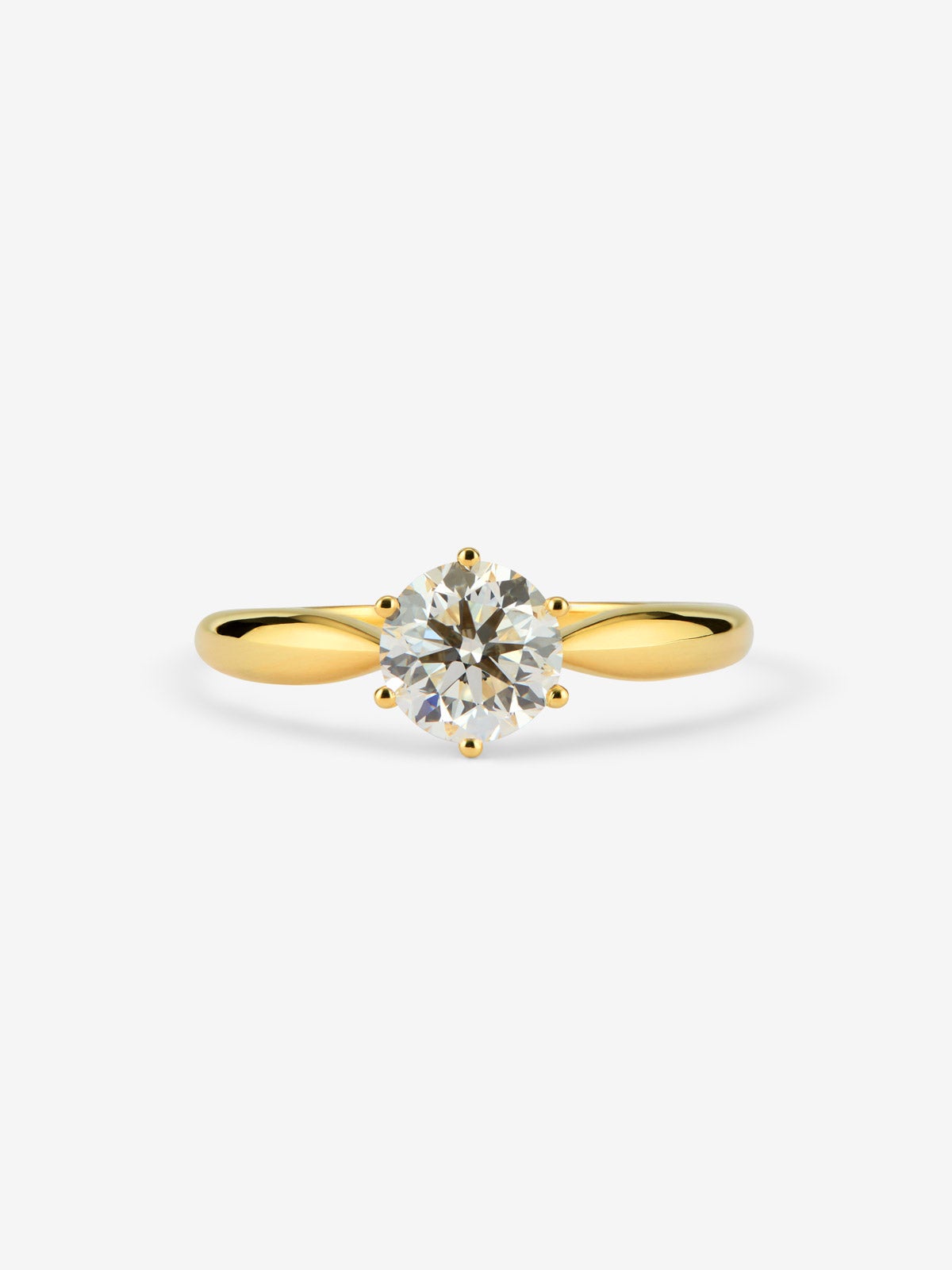 Anillo solitario 3006 de oro amarillo de 18K con diamante en talla brillante de 1 cts