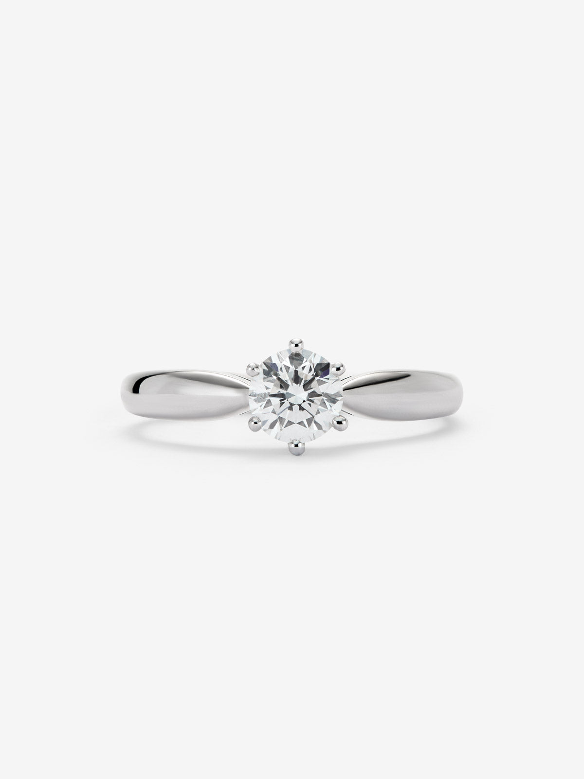 Anillo solitario 3006 de oro blanco de 18K con diamante en talla brillante de 0,50 cts