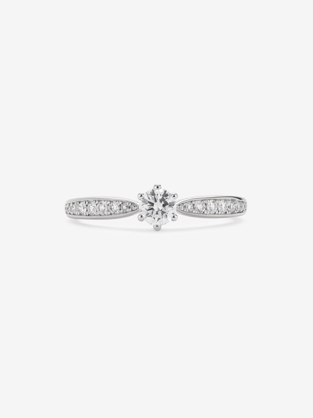 Anillo solitario 3006 de oro blanco de 18K con diamante central en talla brillante de 0,20 cts y diamantes en talla brillante con un total de 0,10 cts