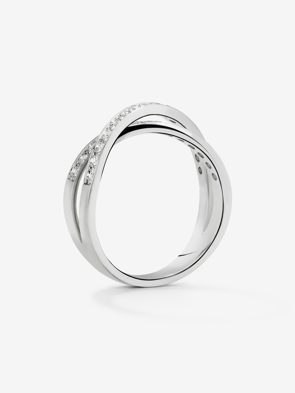 Anillo cruzado de oro blanco de 18K con 30 diamantes en talla brillante con un total de 0,48 cts