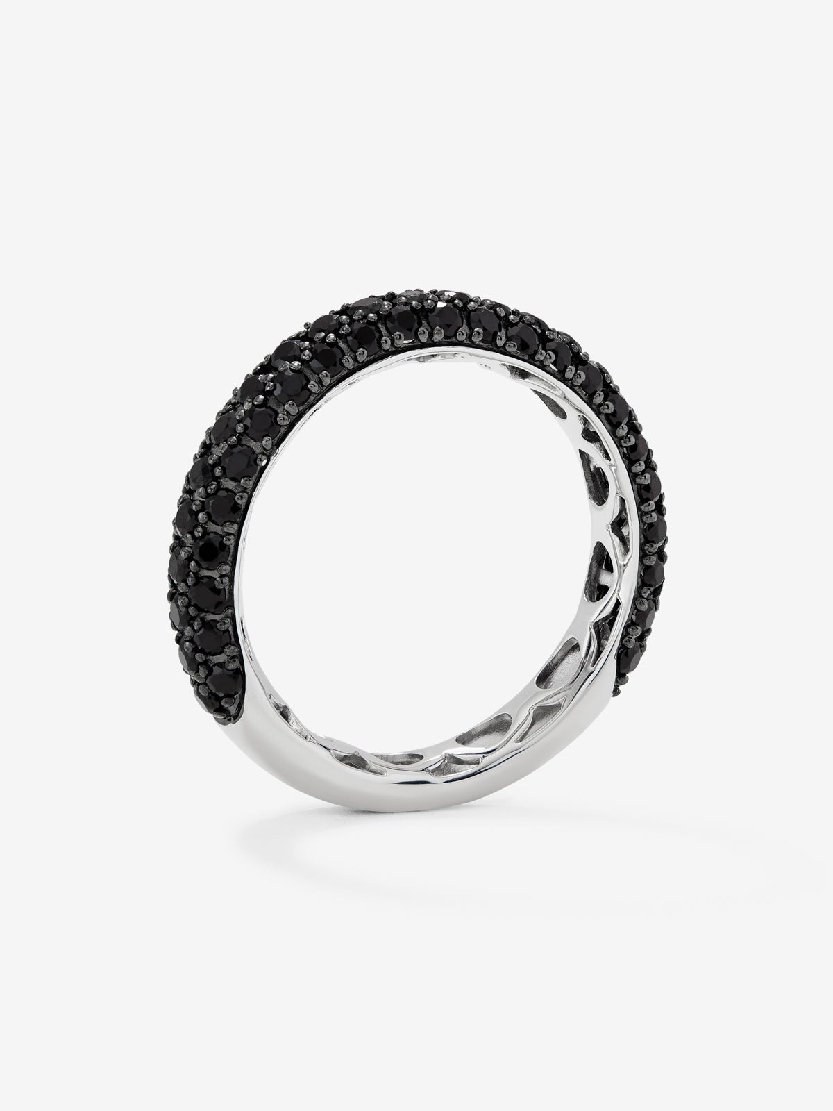 Anillo de plata 925 con 67 espinelas negras en talla brillante
