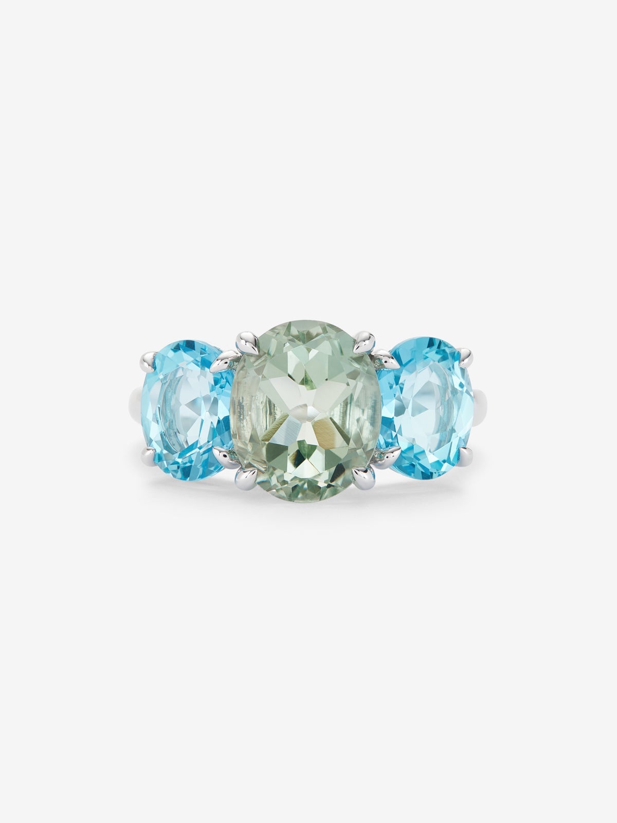 Anillo tresillo de plata 925 con amatista verde en talla oval de 2,6 cts y 2 topacios azul swiss con un total de 3,46 cts