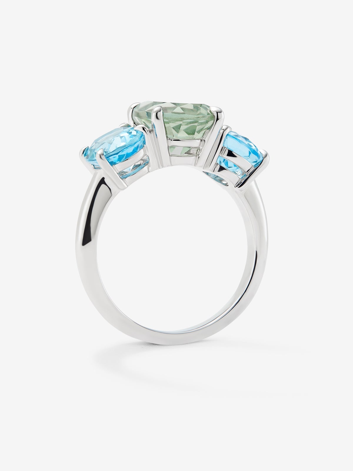 Anillo tresillo de plata 925 con amatista verde en talla oval de 2,6 cts y 2 topacios azul swiss con un total de 3,46 cts