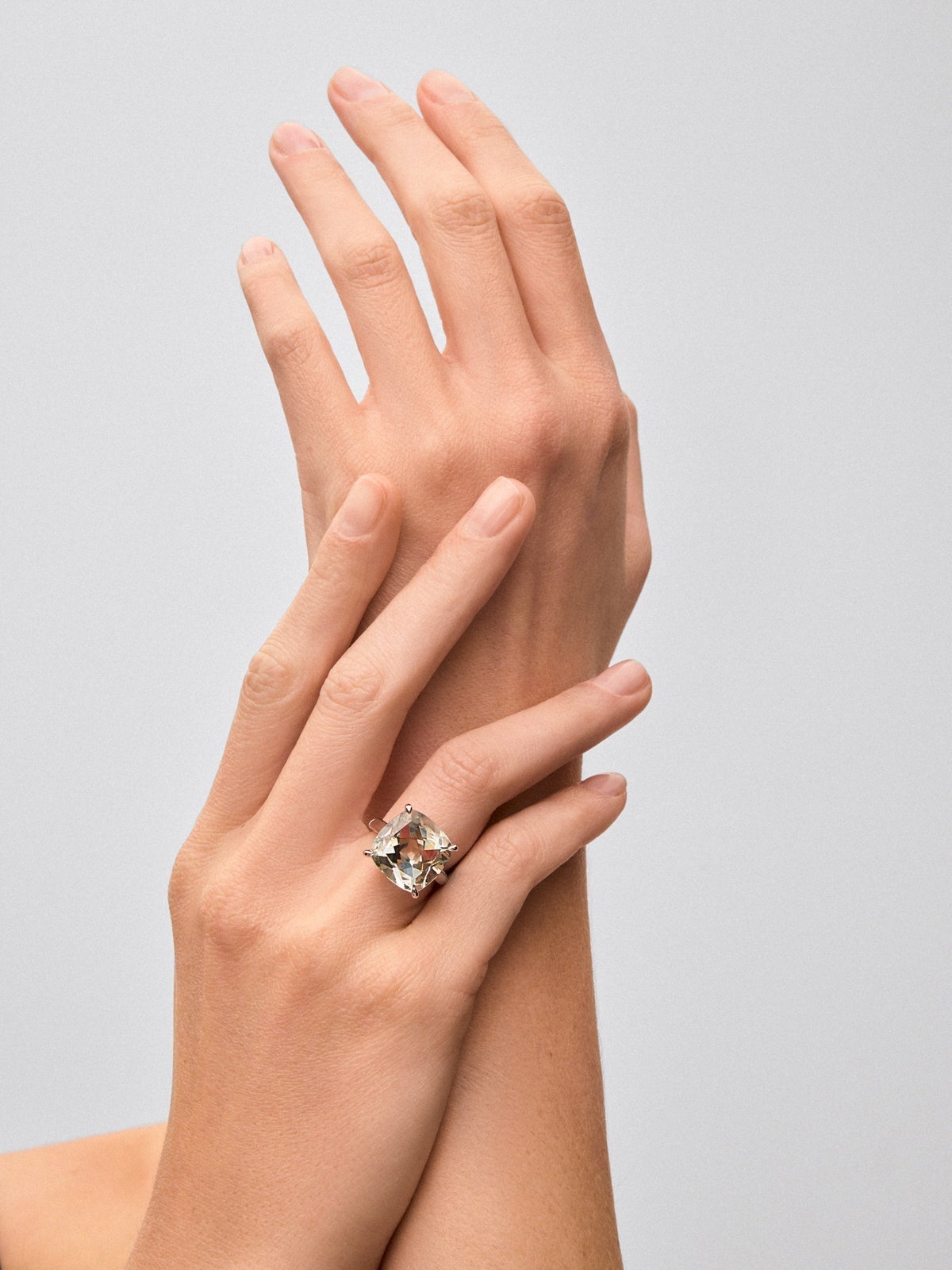 Anillo de plata 925 con amatista verde en talla cushion de 11,91 cts