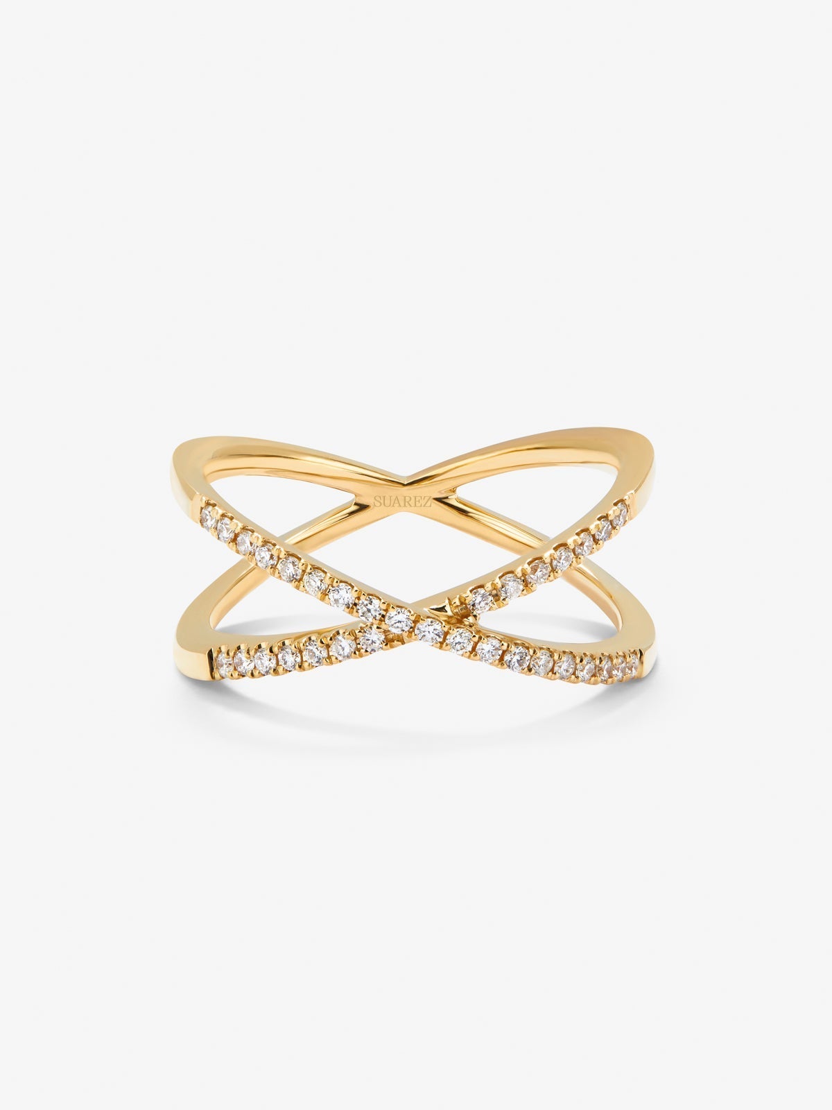 Anillo cruzado de oro amarillo de 18K con 33 diamantes en talla brillante con un total de 0,2 cts