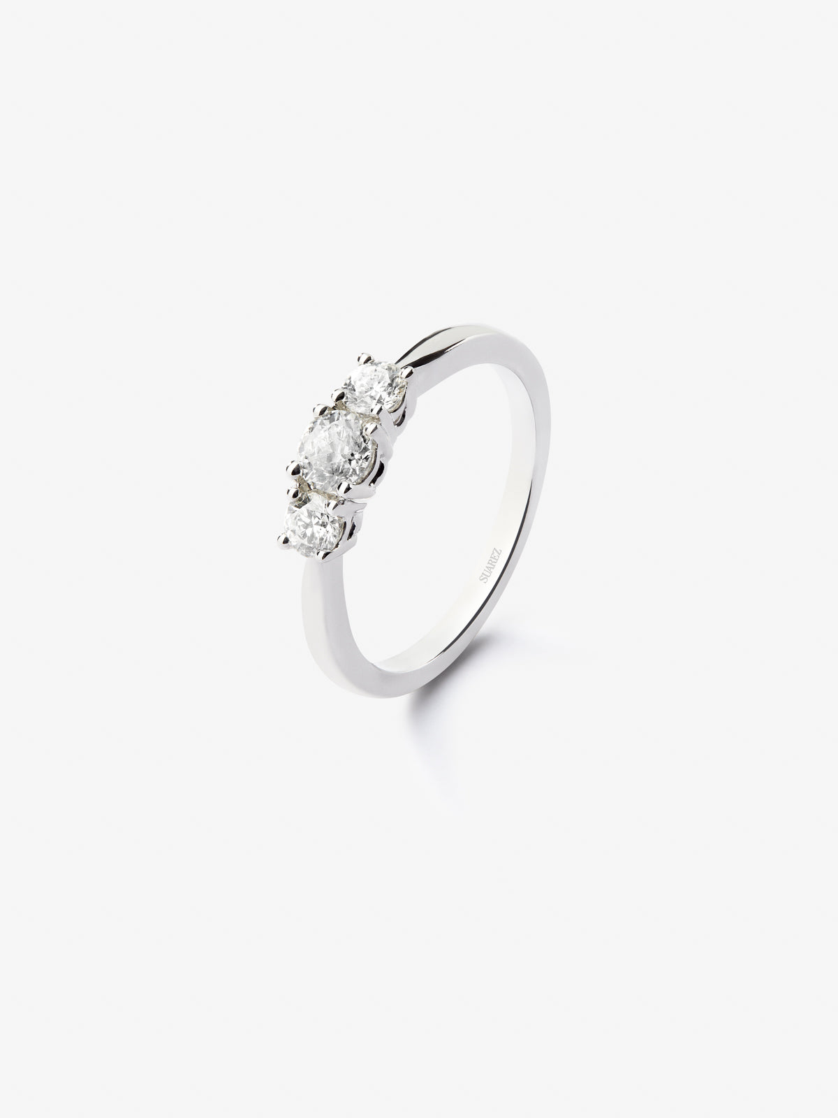 Anillo solitario de oro blanco de 18K con diamante en talla brillante de 0,3 cts