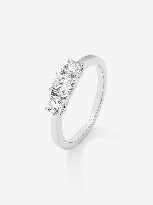 Anillo tresillo de oro blanco de 18K con diamantes blancos en talla brillante de 0,8 cts