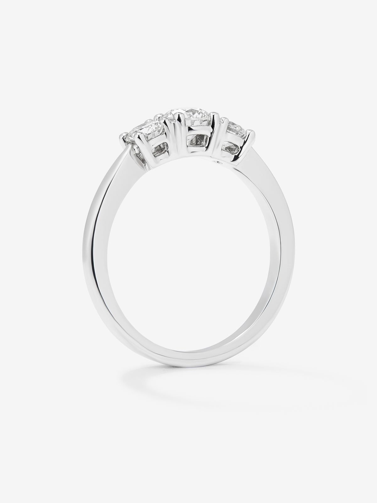 Anillo solitario de oro amarillo de 18K con diamante en talla brillante de 0,2 cts