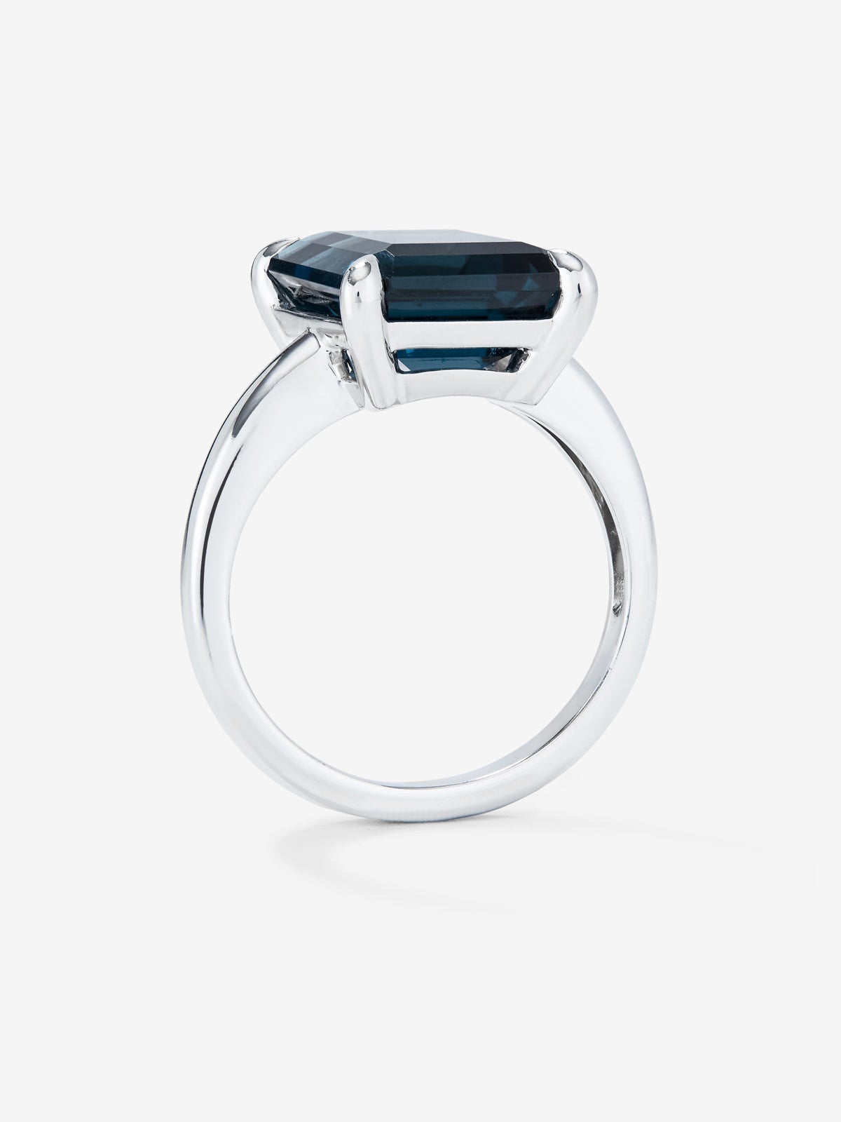 Anillo de plata con piedra topacio azul London