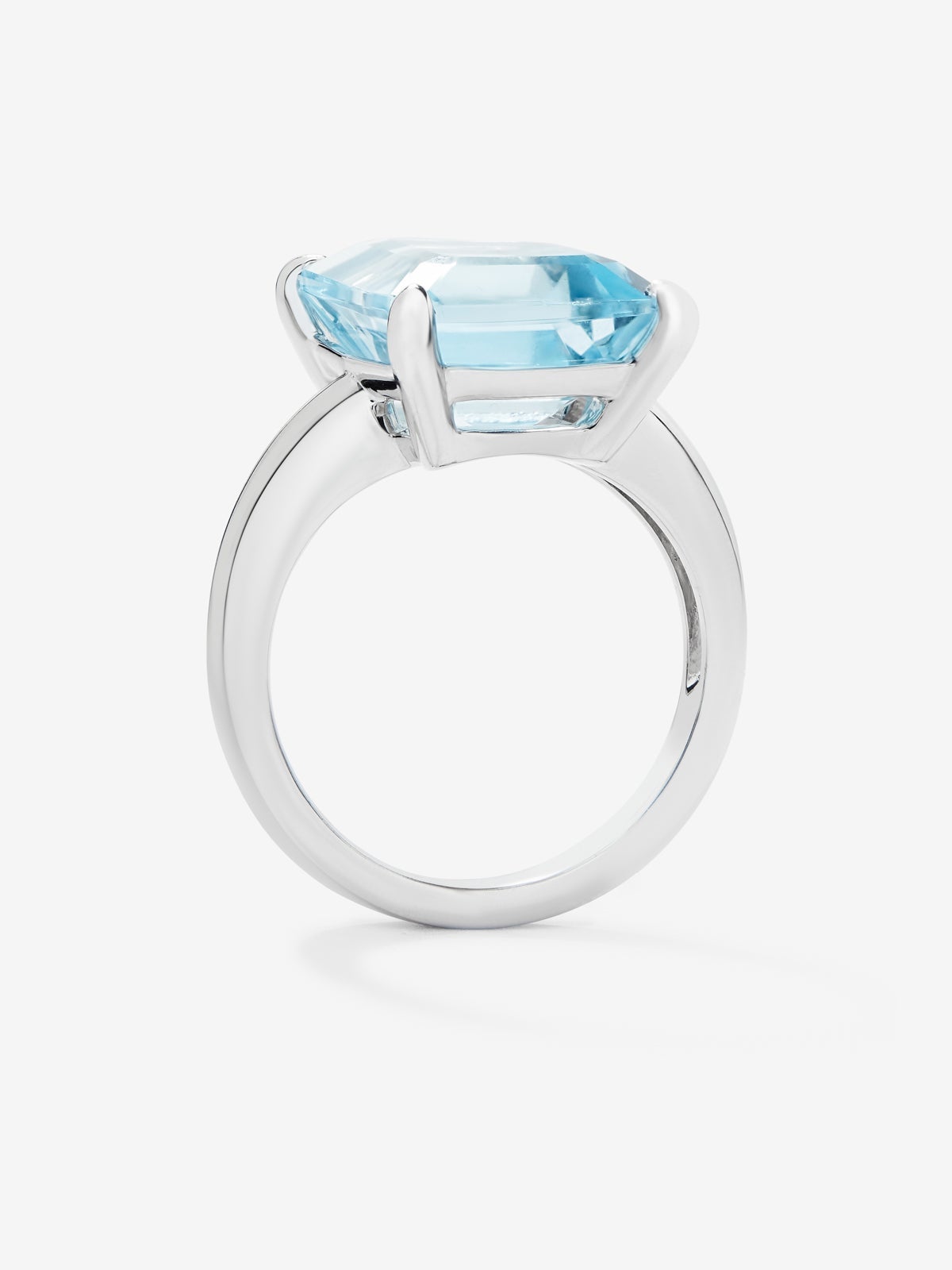 Anillo tipo cocktail de plata 925 con topacio azul sky en talla octogonal