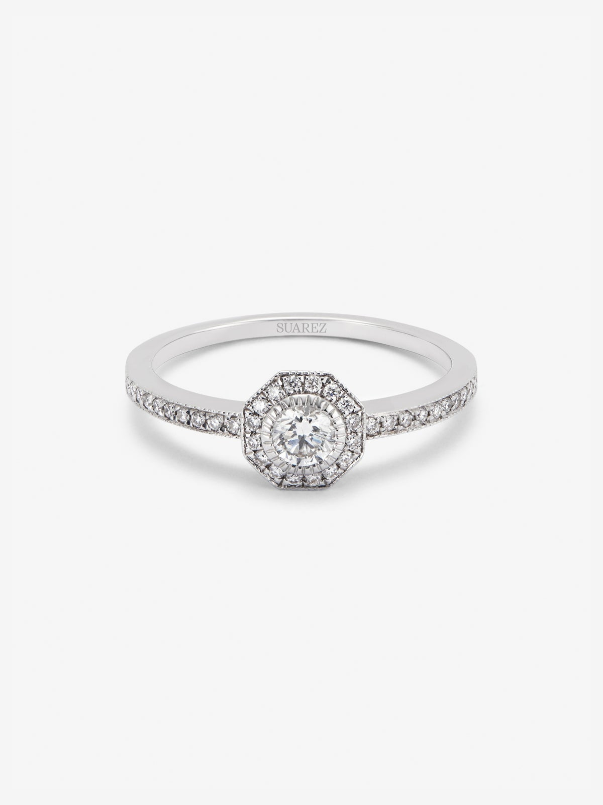 Anillo solitario de compromiso de oro blanco de 18K con diamantes