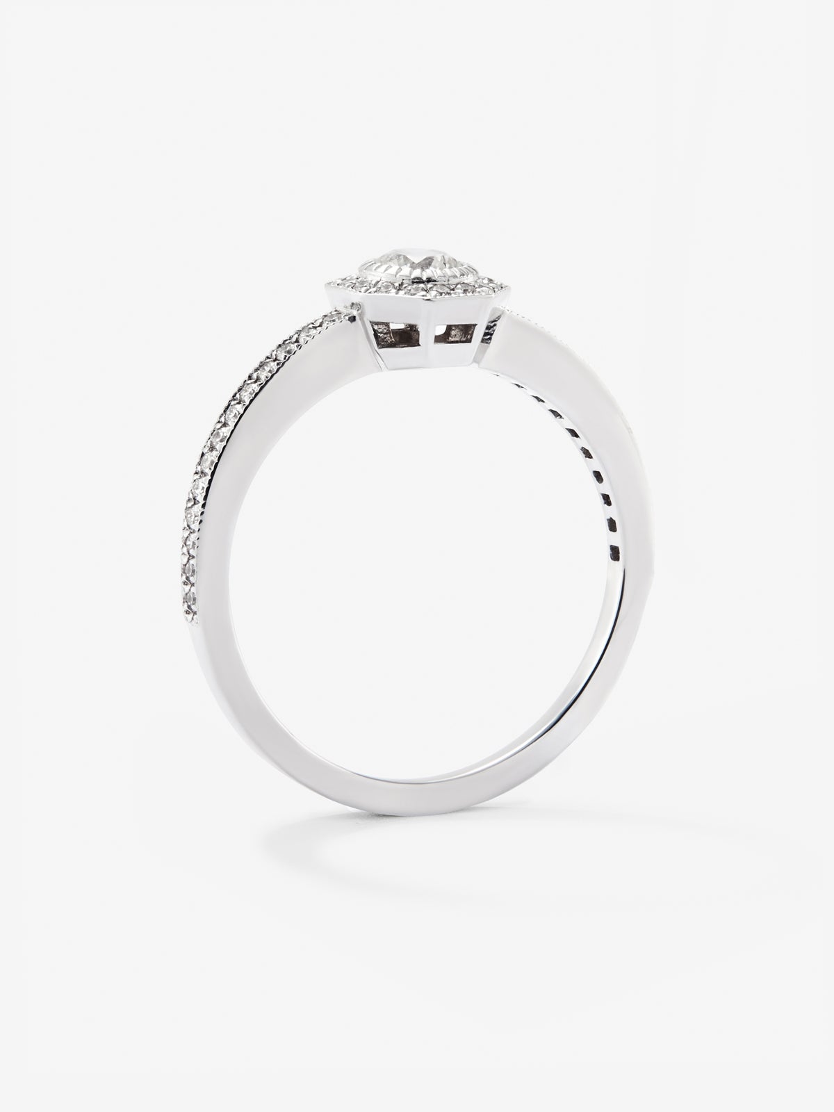 Anillo solitario de compromiso de oro blanco de 18K con diamantes