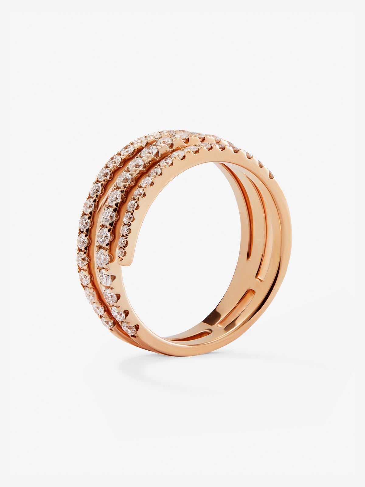 Anillo triple de oro rosa de 18K con 55 diamantes en talla brillante con un total de 0,68 cts