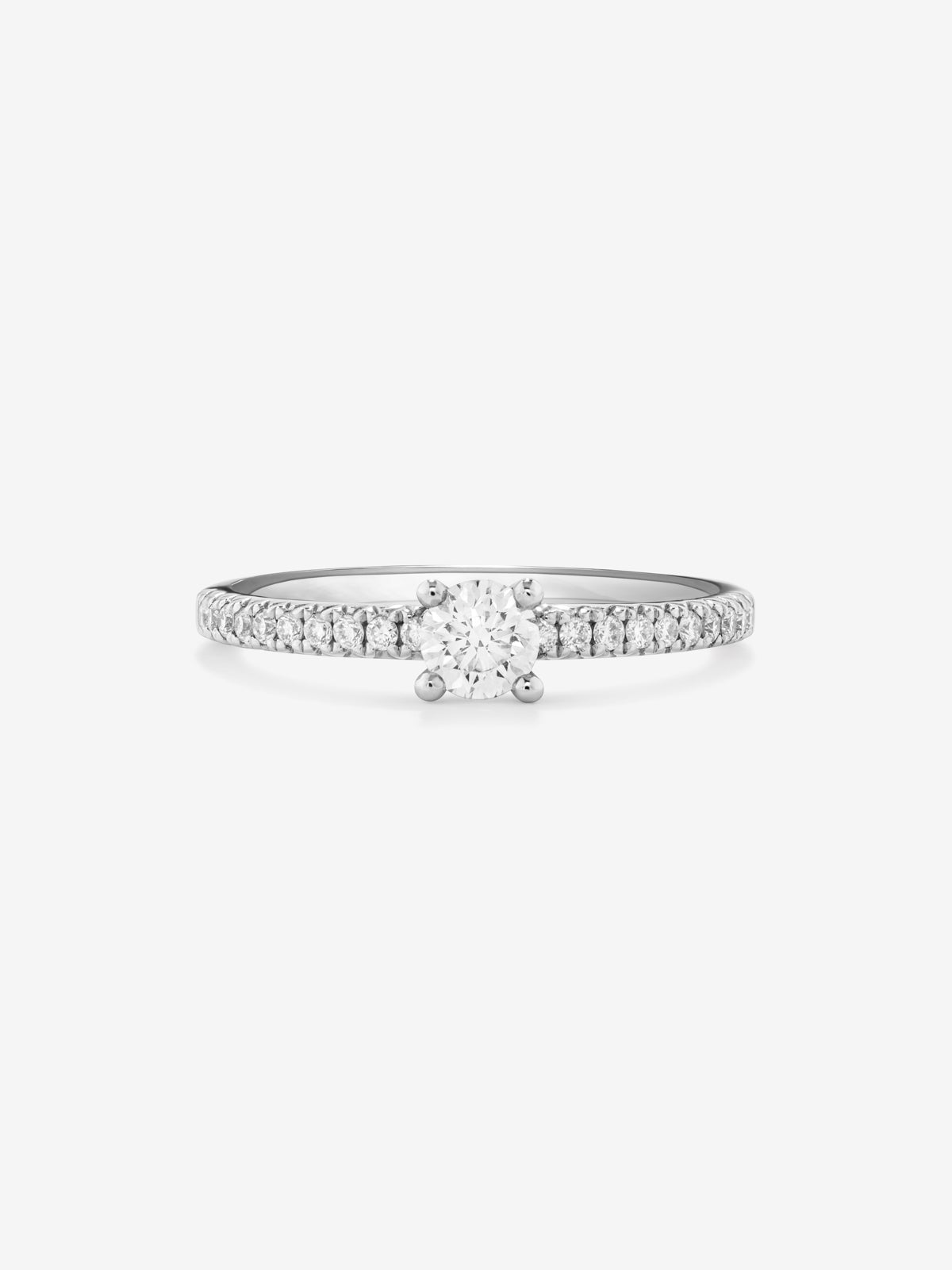 Anillo solitario de compromiso de oro blanco de 18K con diamantes
