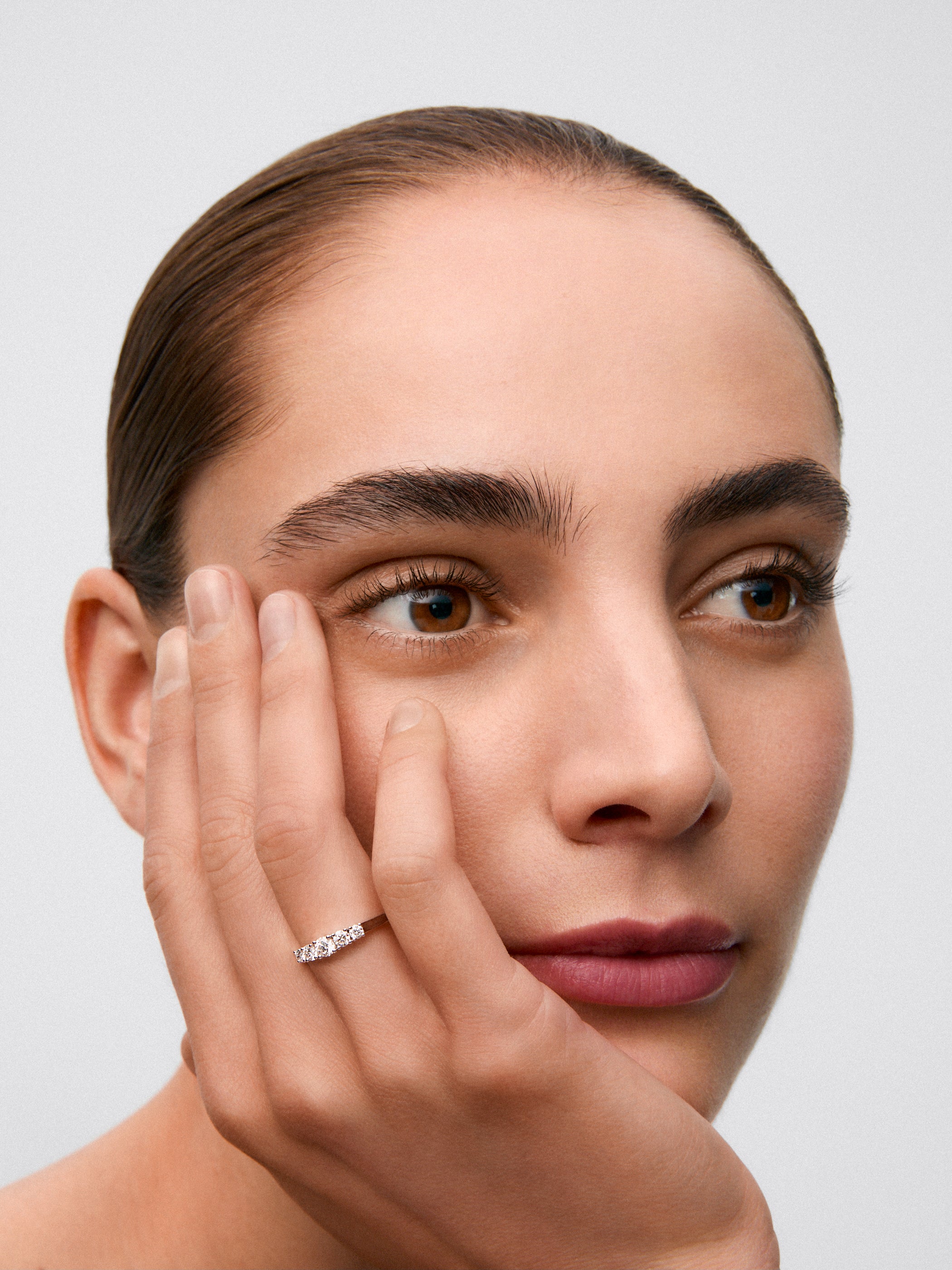 White gold five-ring with 0.17 ct brilliant-cut diamonds