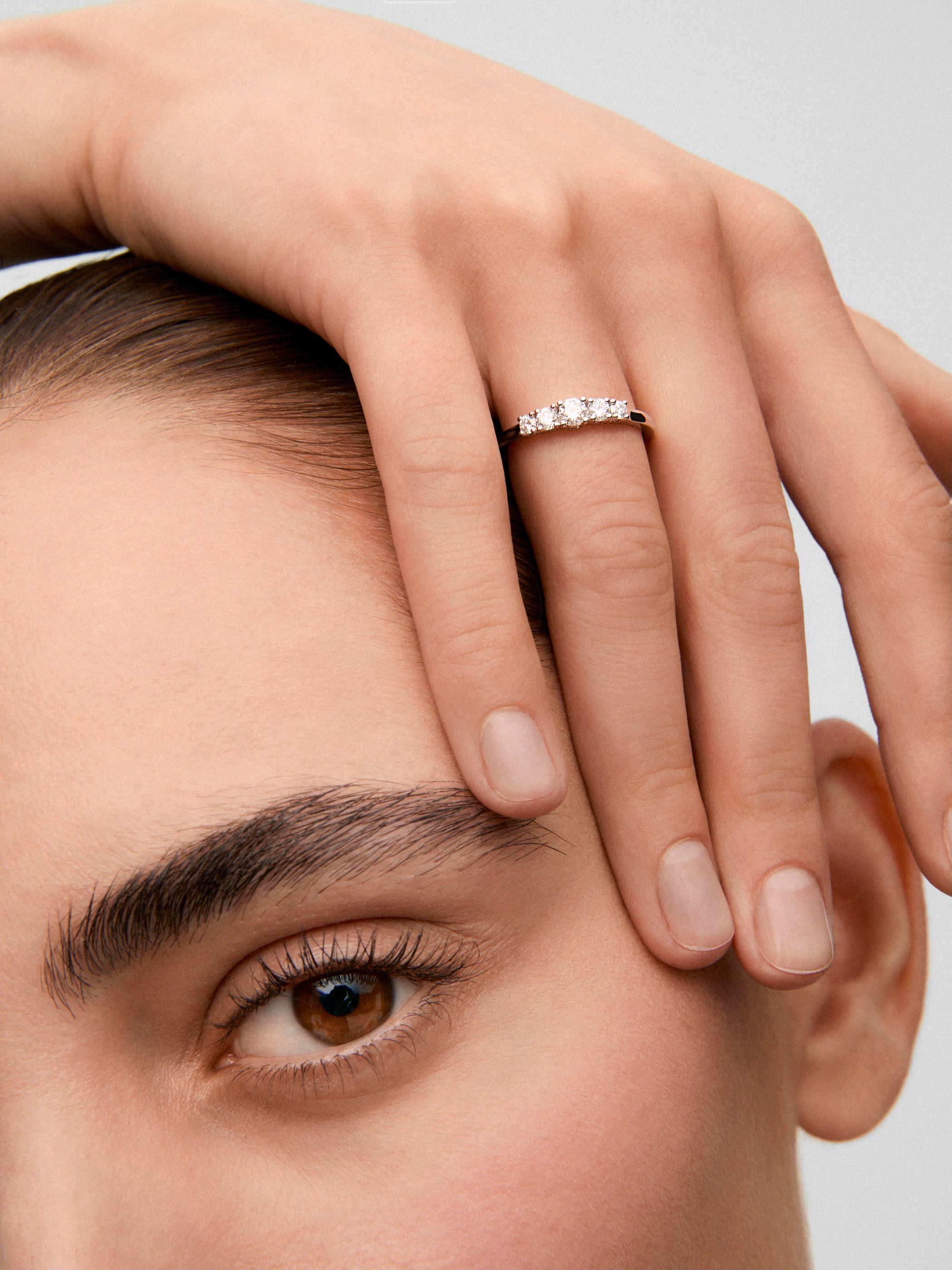 White gold five-ring with 0.17 ct brilliant-cut diamonds