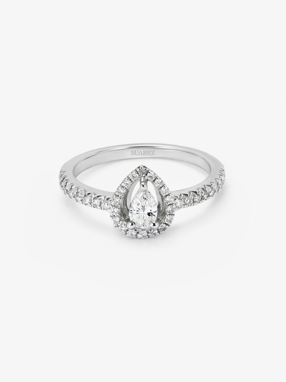 Anillo de oro blanco de 18K con diamante en talla pera de 0,14 cts y 36 diamantes en talla brillante con un total de 0,18 cts