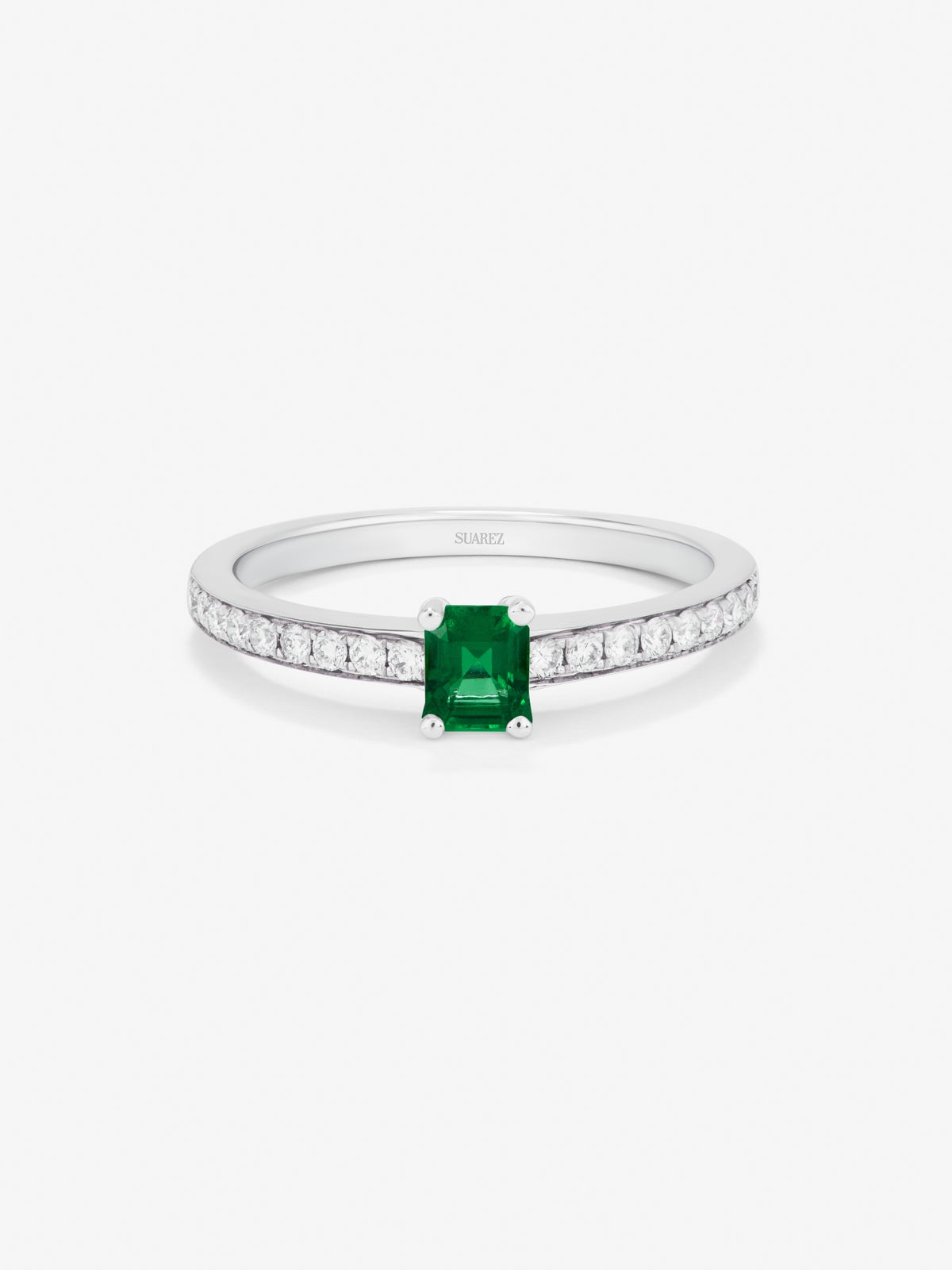 18K white gold ring with green emerald in 0,22 cts and diamonds