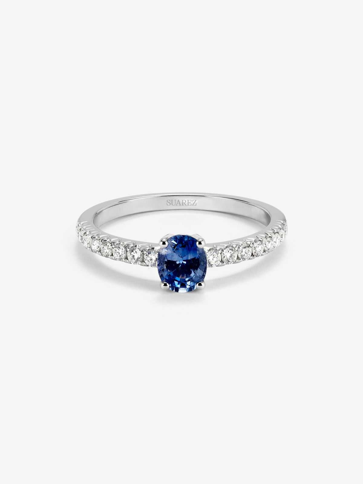 Anillo de oro blanco 18K con zafiro