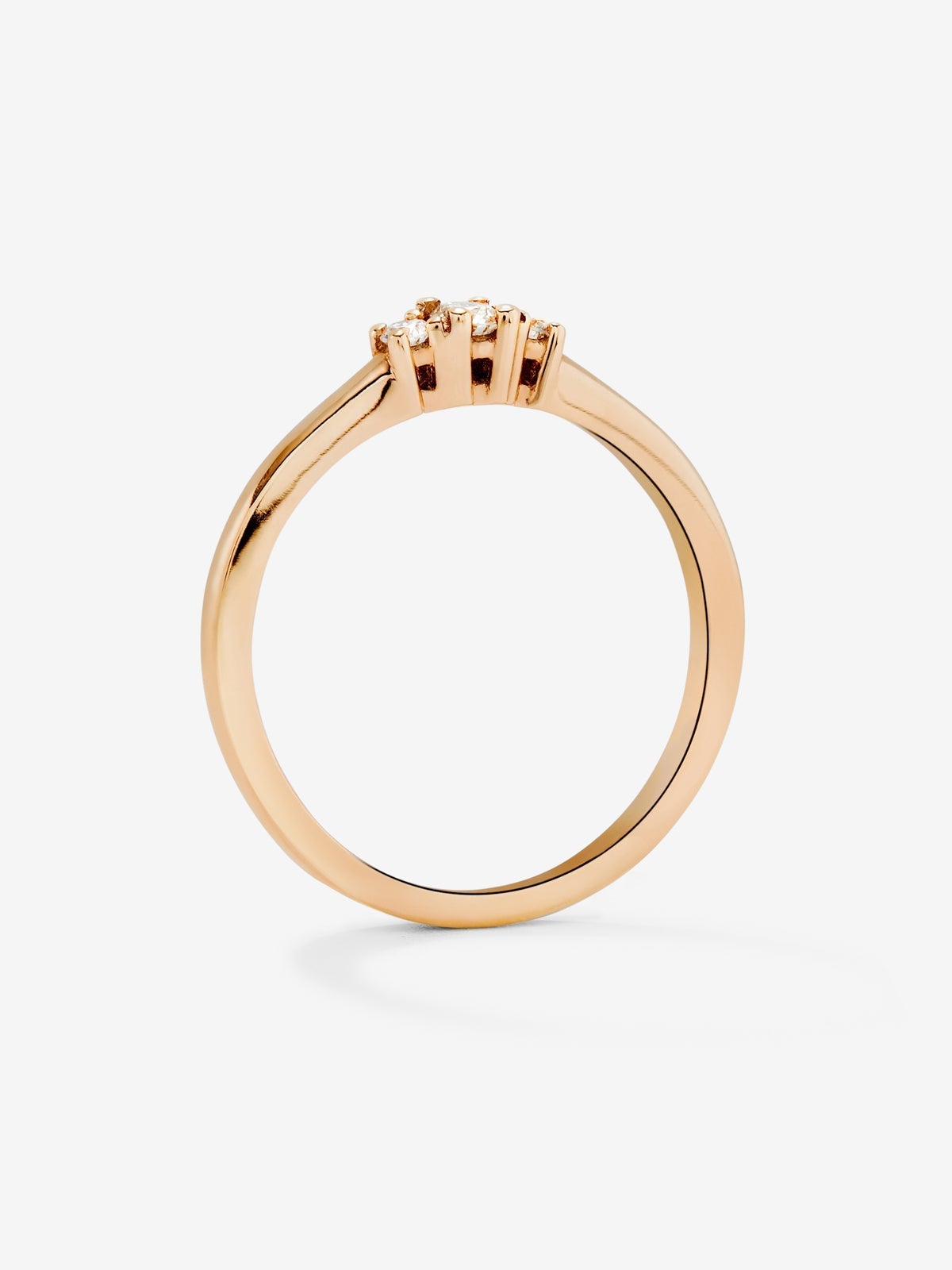 Anillo de oro rosa de 18K con 3 diamantes en talla brillante con un total de 0,11 cts