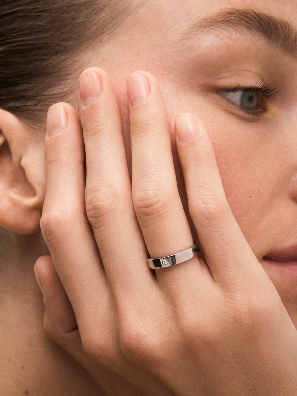 Alianza de boda de oro blanco de 18K con diamante