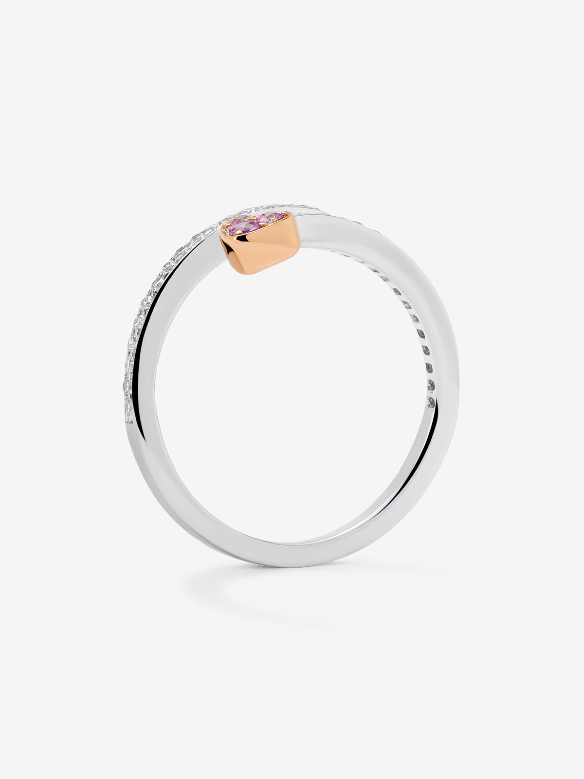 Anillo de oro rosa y oro blanco de 18kt con diamantes y zafiros
