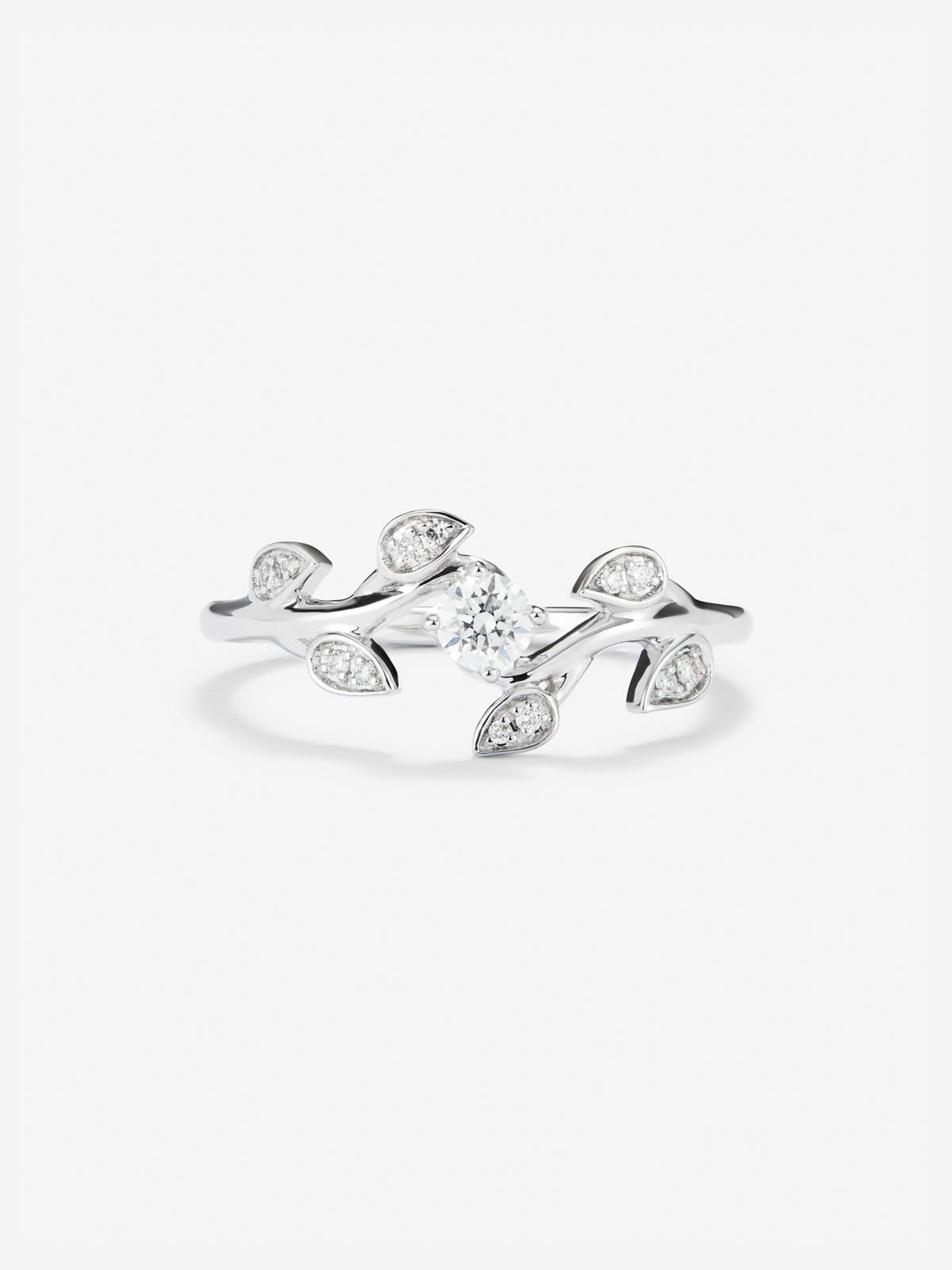 Anillo de oro blanco de 18K con 13 diamantes en talla brillante con un total de 0,19 cts