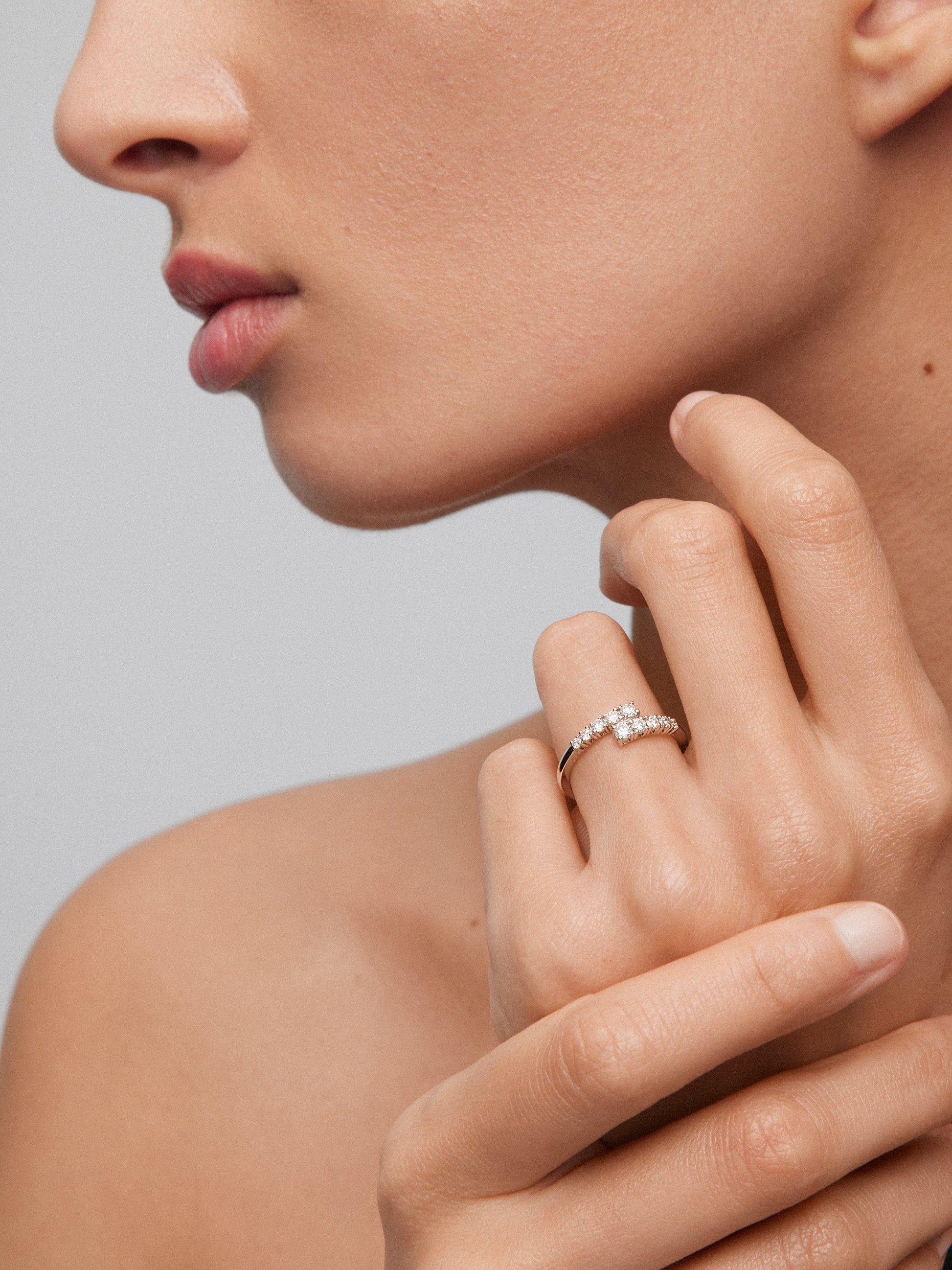 Anillo tú y yo de oro blanco de 18K con 10 diamantes en talla brillante con un total de 0,4 cts
