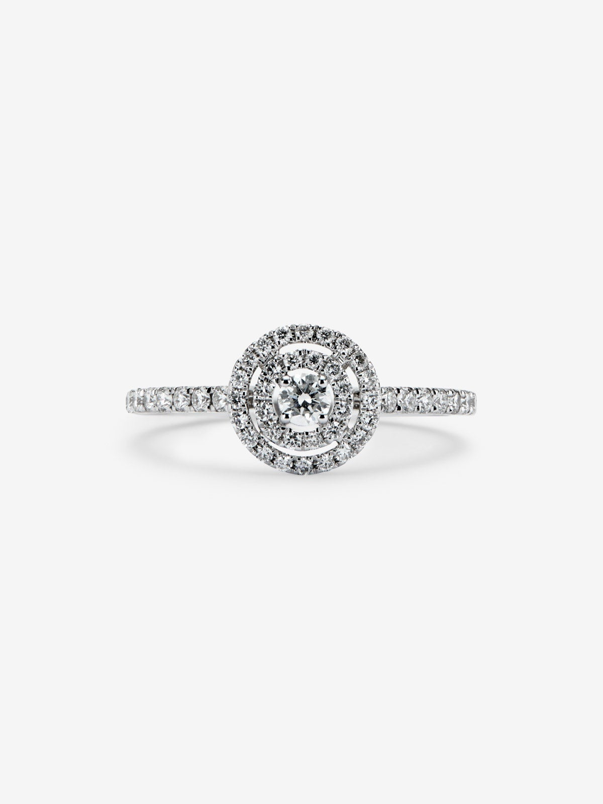 Anillo de oro blanco de 18K con doble orla de diamantes y diamante central en talla brillante con un total de 0,67 cts