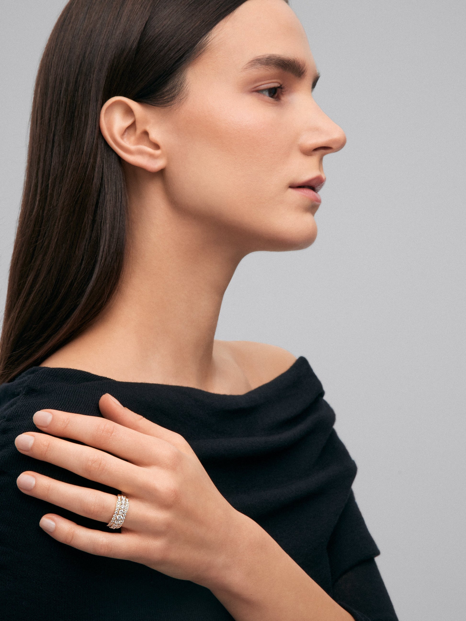 Anillo de oro amarillo de 18K con 22 diamantes en talla brillante con un total de 2,08 cts