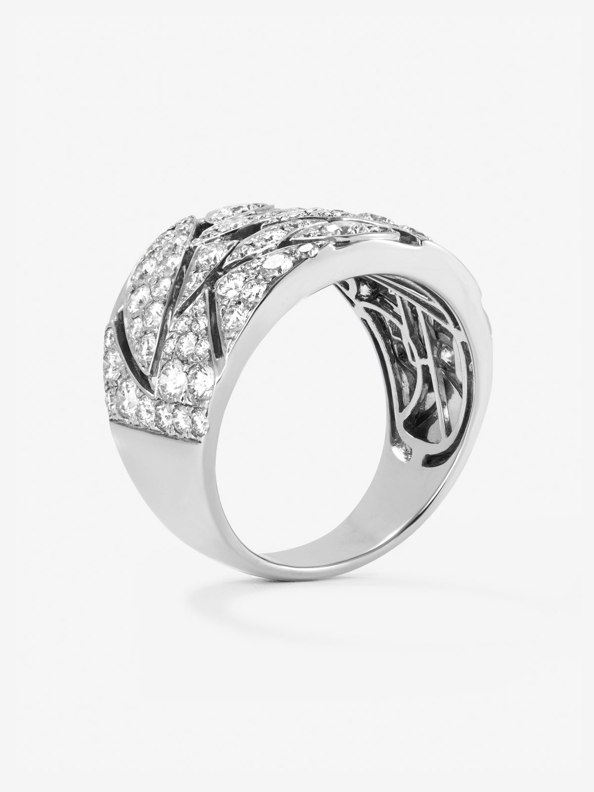 Anillo de oro blanco de 18K con 92 diamantes en talla brillante con un total de 3,1 cts