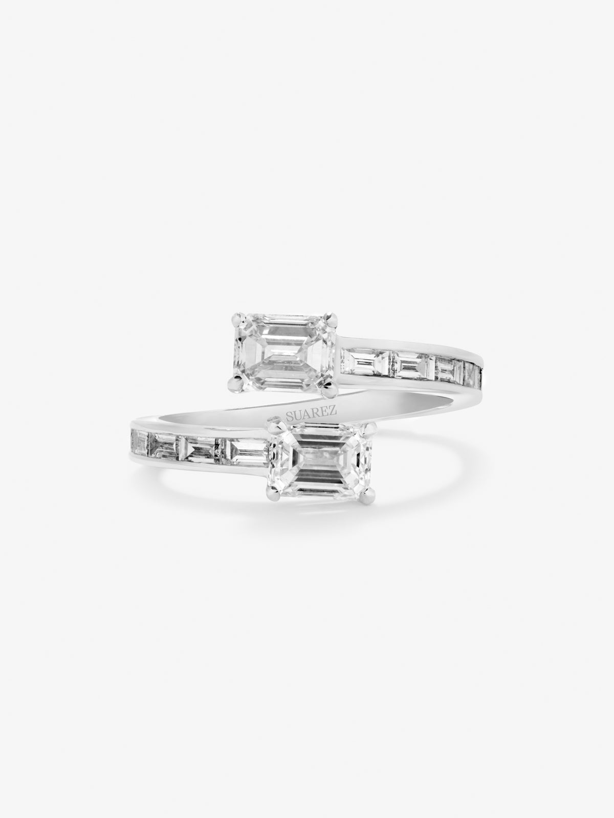 Anillo tú y yo de oro blanco 18K con 2 diamantes centrales y diamantes en los brazos