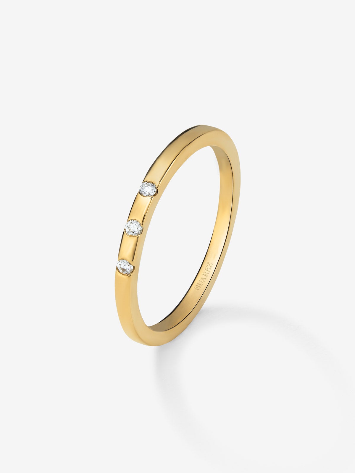 Anillo de oro amarillo de 18K con 3 diamantes en talla brillante con un total de 1,4 cts