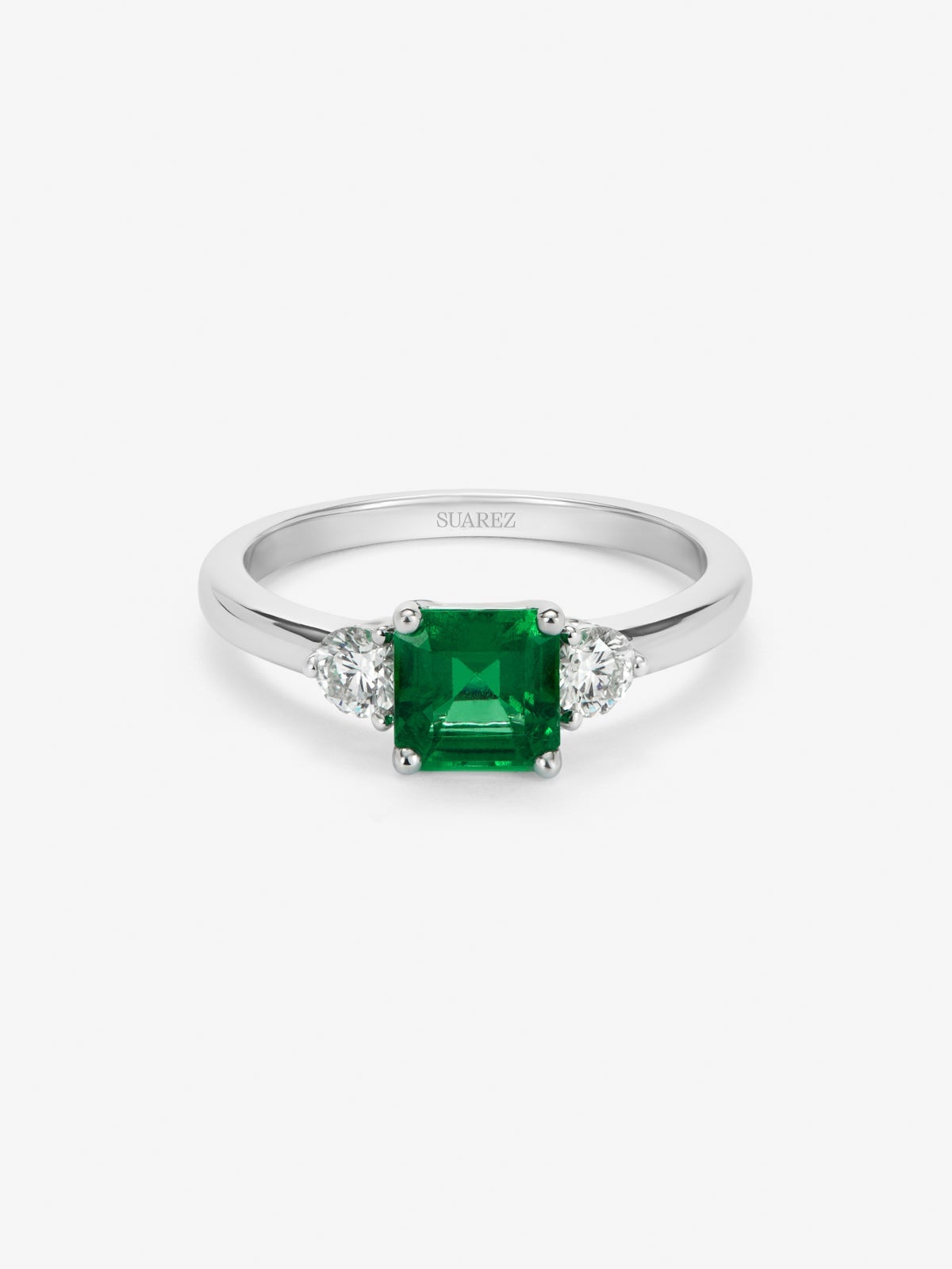 Anillo de oro blanco 18K con esmeralda