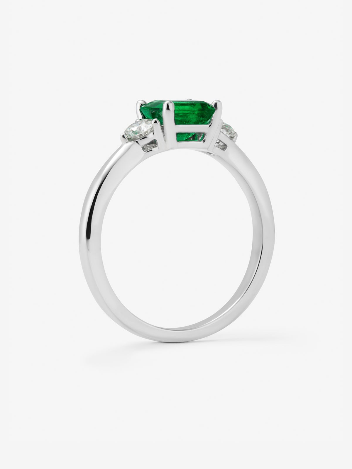 Anillo de oro blanco 18K con esmeralda