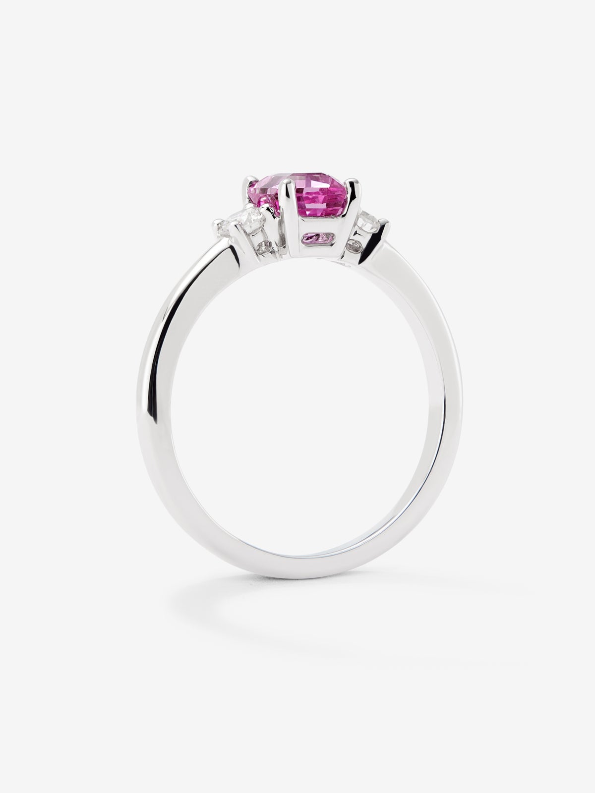 Anillo de oro blanco 18K con zafiro rosa