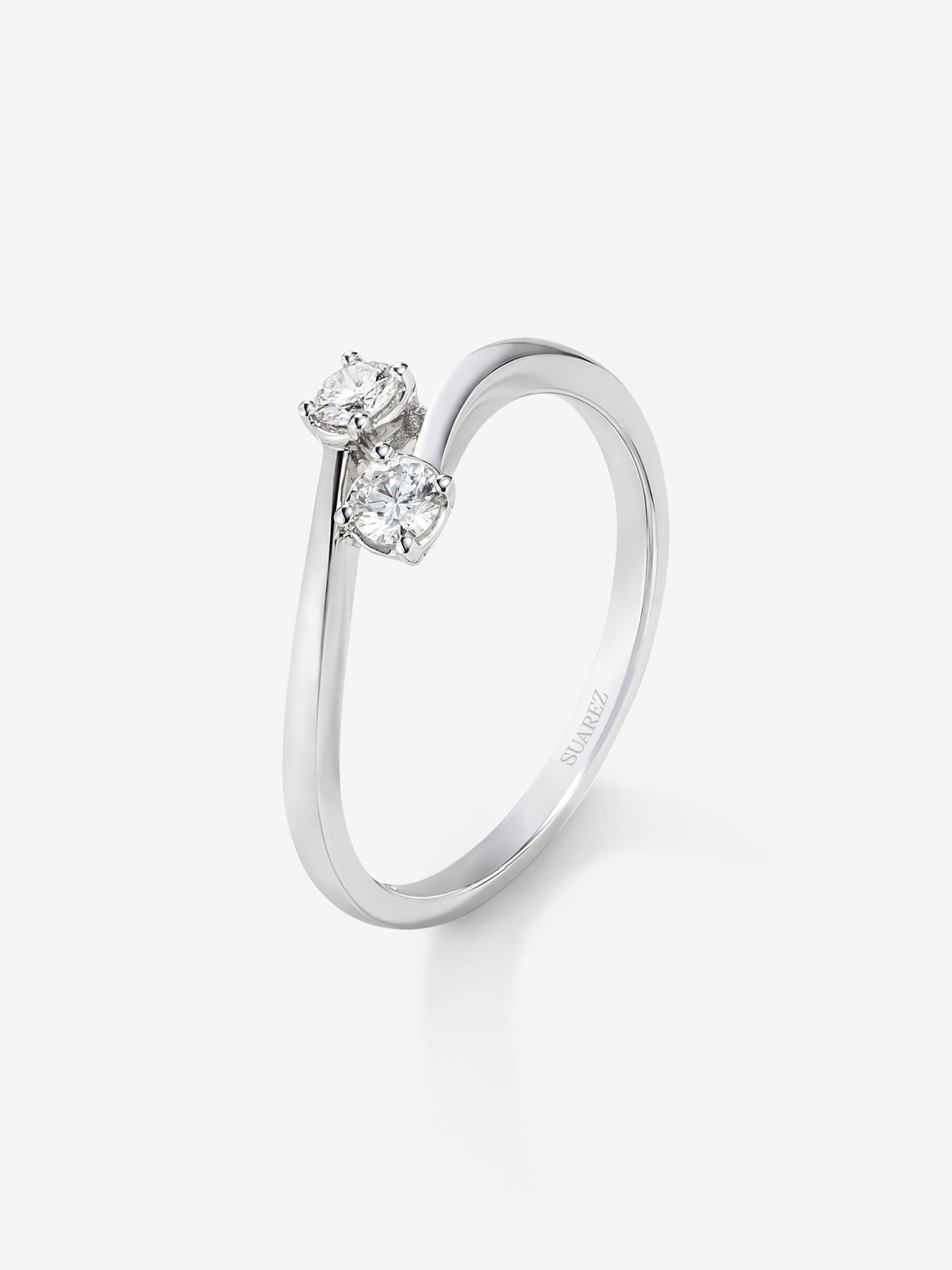 Anillo tú y yo de oro blanco de 18K con 2 diamantes en talla brillante con un total de 0,19 cts