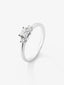 Anillo tresillo de oro blanco de 18K con diamante en talla princesa de 0,4 cts y 2 diamantes en talla brillante con un total de 0,14 cts