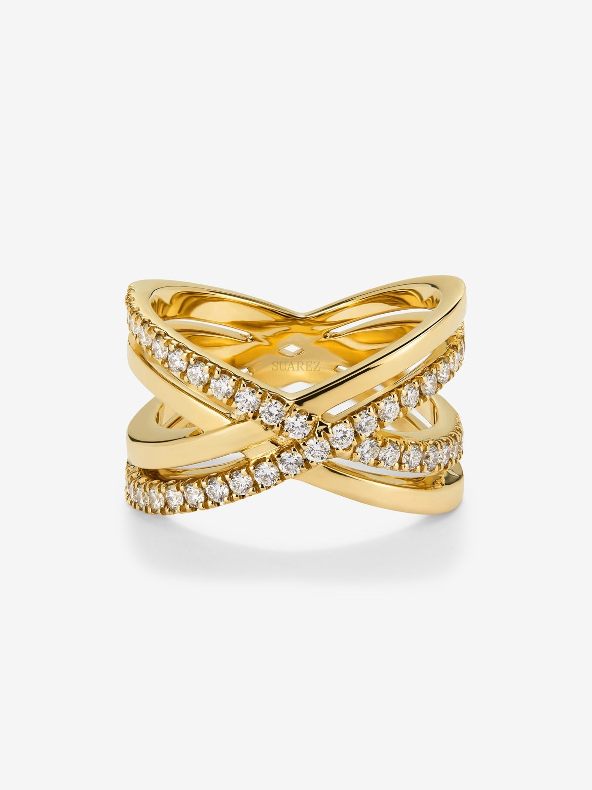 Anillo cruzado de oro amarillo de 18K con 40 diamantes en talla brillante con un total de 0,57 cts