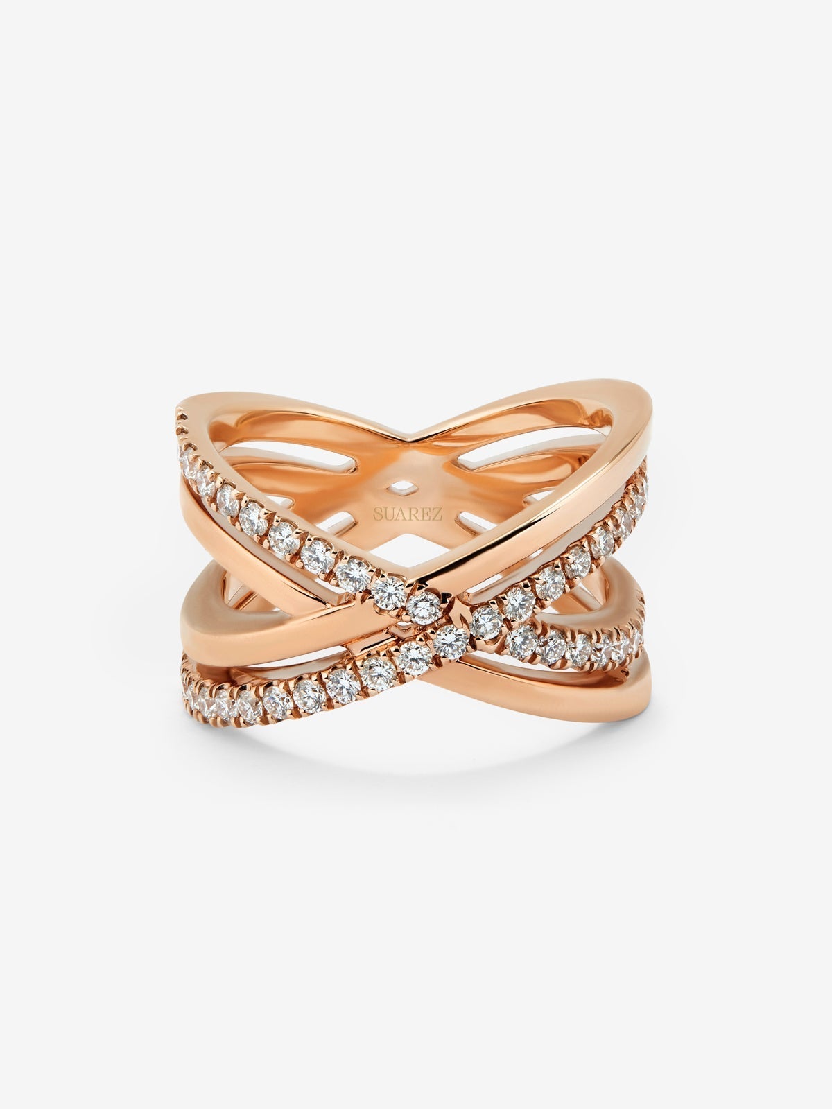 Anillo cruzado de oro rosa de 18K con 40 diamantes en talla brillante con un total de 0,56 cts